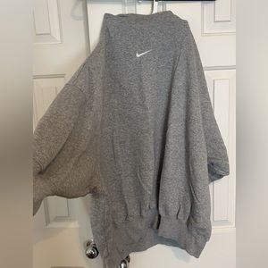 Nike mock neck cropped sleeve sweatshirt
